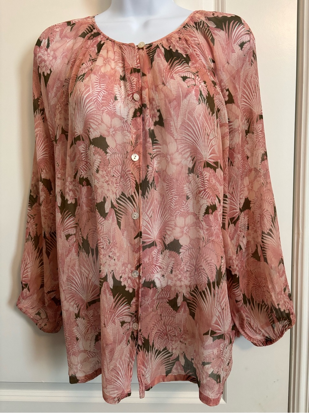 Tommy Bahama Women’s Pink Floral Button-Front Blouse size M